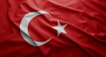 Turquia demite mais 928 funcionários e fecha dois jornais curdos